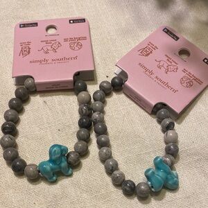 💙NWT SIMPLY SOUTHERN Bracelet with Gray Beads and Blue Elephant Charm